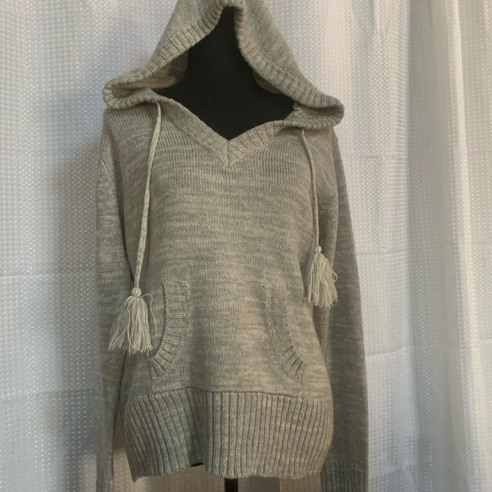 OP‎ Ocean Pacific juniors grey sweater vintage 15-17 Pom Pom strings hooded